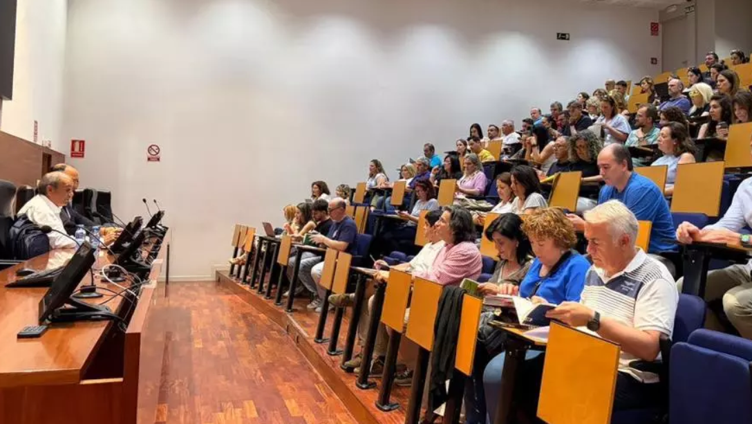 Ucoerm sella un acuerdo histórico con Educación para garantizar la estabilidad de las aulas y el empleo cooperativo hasta 2029