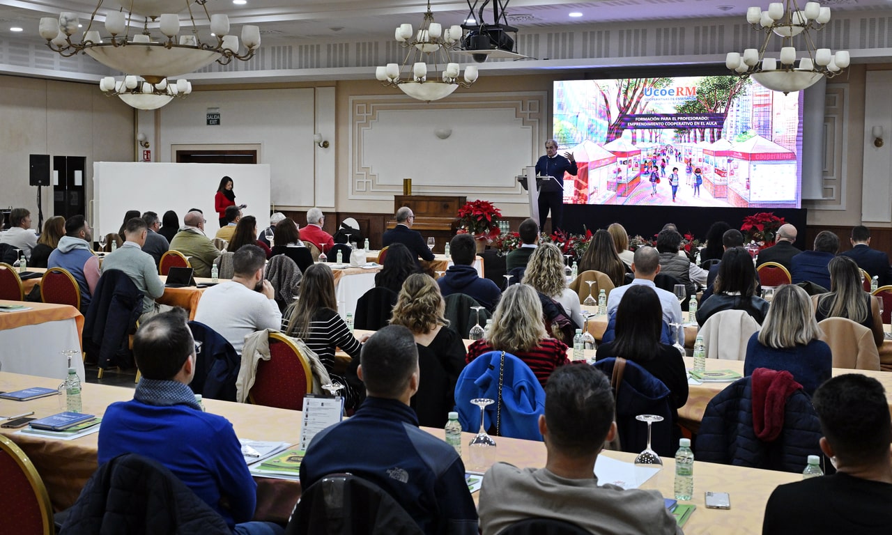 Más de cien docentes de cooperativas se dan cita en las jornadas de Ucoerm sobre emprendimiento cooperativo en el aula