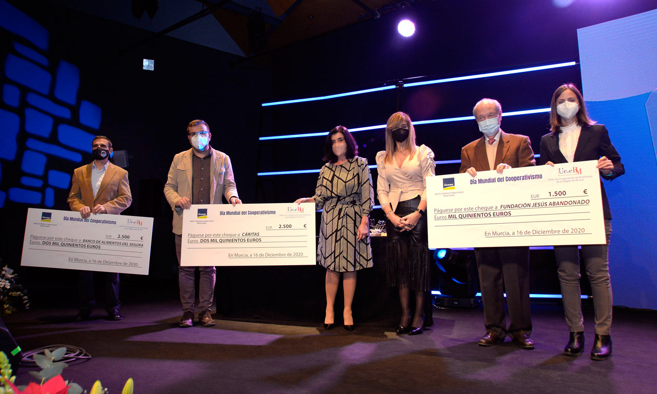 el cooperativismo quiere premiar a Jesús Abandonado, Cáritas y al Banco de Alimentos del Segura por la enorme solidaridad que han demostrado
