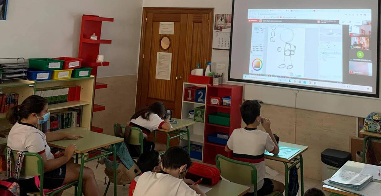 alumnos Samaniego dibujando de la mano de Salvador Espín